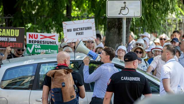 Алматы протесты январь 2022. Протесты в москве 23 января 2021. Митинги в москве 2020. Митинг навального 2021 в москве. Протесты в алматы 2022.