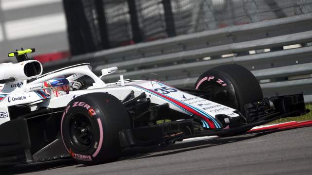 Гонщик команды «Уильямс» Сергей Сироткин принимает участие в квалификации на российском этапе чемпионата мира по кольцевым автогонкам в классе "Формула-1"