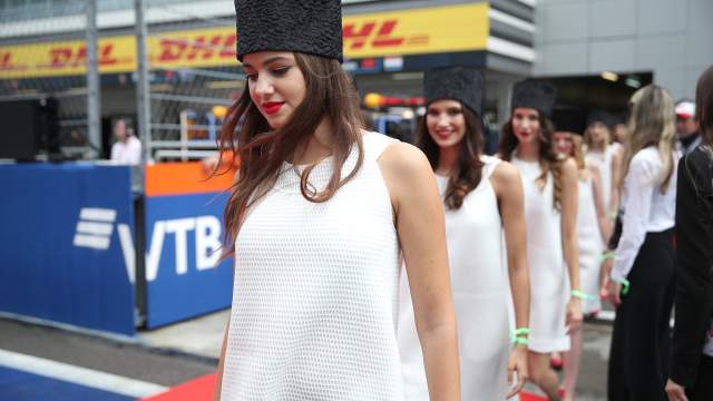 Перед началом гонки на российском этапе чемпионата мира по кольцевым автогонкам в классе «Формула-1»