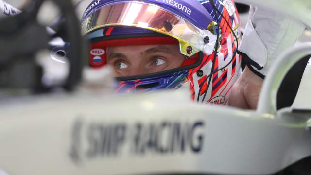 Гонщик команды «Уильямс» Сергей Сироткин перед началом гонки на российском этапе чемпионата мира по кольцевым автогонкам в классе «Формула-1»