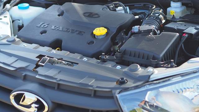 Моторы - прежние: 8- и 16-клапанные (на фото) «четверки» под 95-й бензин. Мощность – от 87 до 106 (на фото) лошадиных сил.