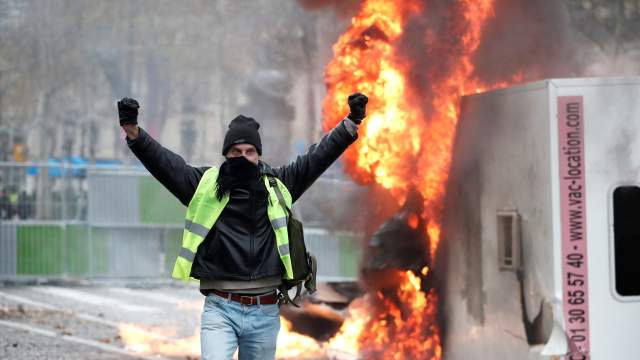 Париж, протесты против повышения цен на топливо