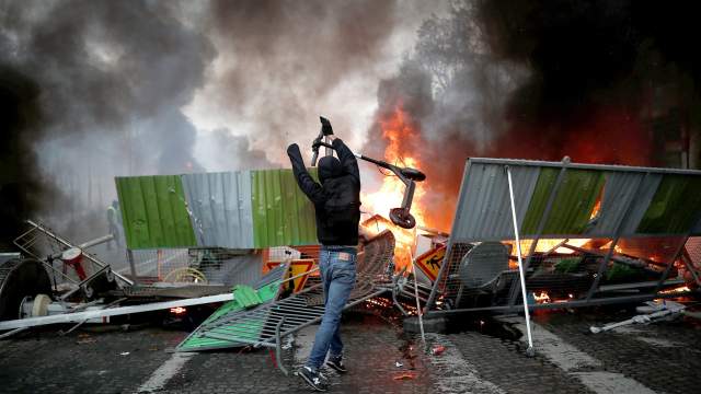 Париж, протесты против повышения цен на топливо