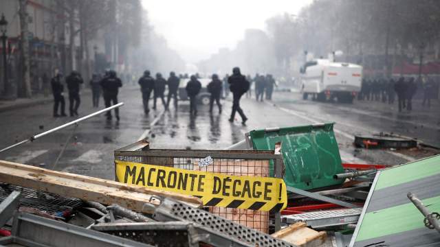 Париж, протесты против повышения цен на топливо