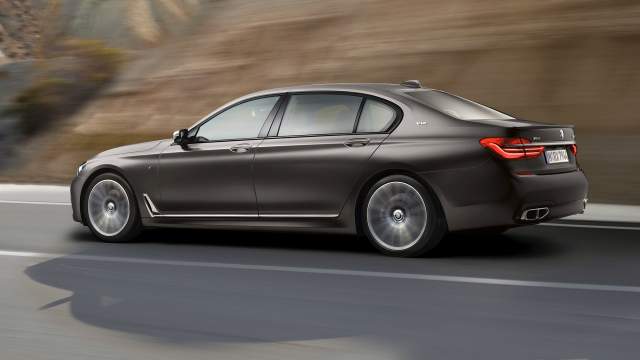 Сейчас цены на BMW 7-Series стартуют от 4,84 млн рублей за версию 730i (249 л.с.)