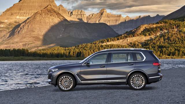 BMW X7 длиннее, чем Lexus LX и Mercedes-Benz GLS — 5105 мм. Высота автомобиля — 1796 мм