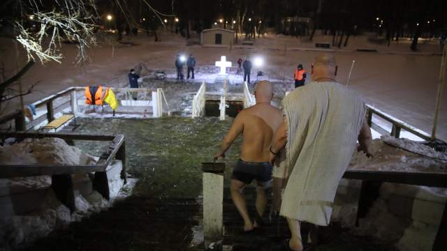 Чудодейственные омовения: христиане встретили день Крещения Господня