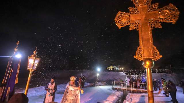 Чудодейственные омовения: христиане встретили день Крещения Господня