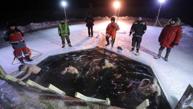 Чудодейственные омовения: христиане встретили день Крещения Господня