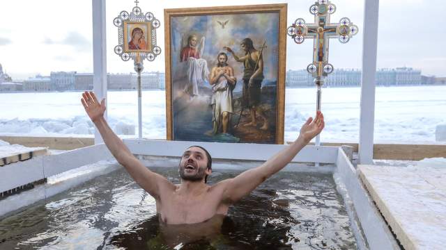 Чудодейственные омовения: христиане встретили день Крещения Господня