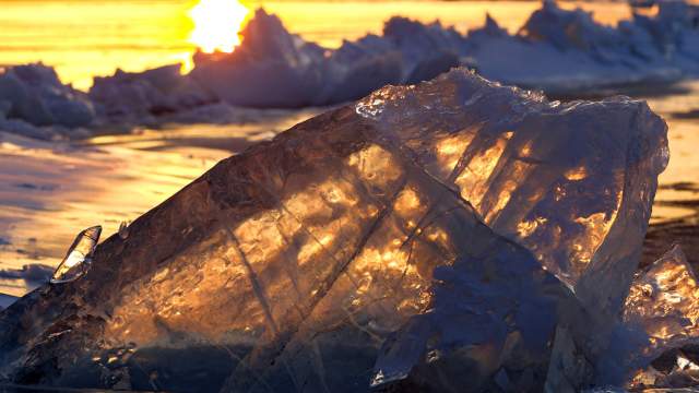 Замерзший Байкал
