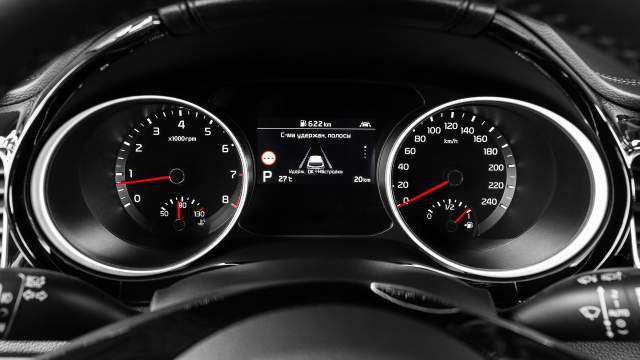 Ceed SW умеет ехать по разметке и распознавать дорожные знаки