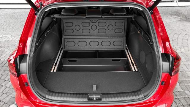 В подполье есть вместительные органайзеры