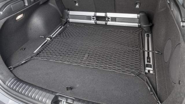 Поклажу можно зафиксировать с помощью сетки