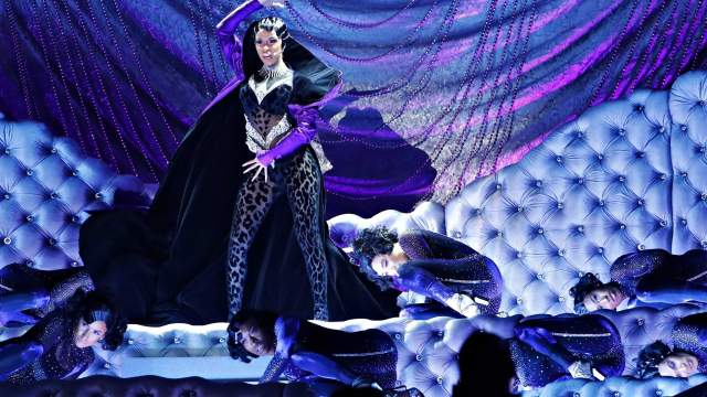 Cardi B исполнила хит «Money Bag»