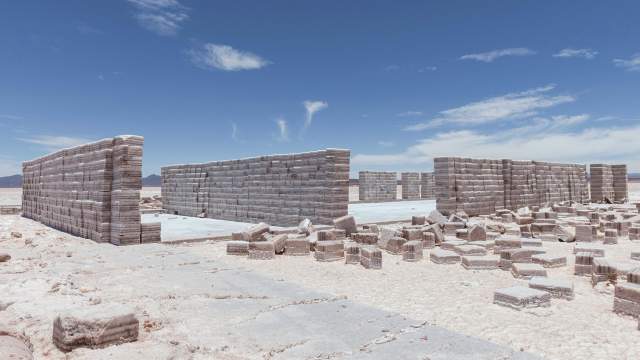 Добыча соли на солончаке Уюни