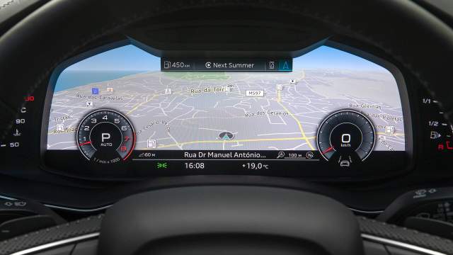 Навигацию с картами Here можно вывести прямо на приборную панель