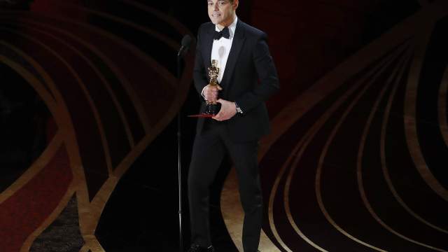 Золотая статуэтка за лучшую мужскую роль была вручена Рами Малеку за роль Фредди Меркьюри в фильме «Богемская Рапсодия»