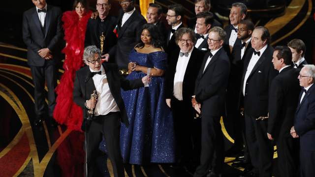 Оскар за Лучший фильм, ожидаемо достался съемочной группе Питера Фаррелли за его ретро «Зеленая книга» о дружбе темнокожего музыканта и белого секьюрити-шофера