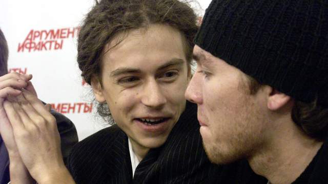 После конфликта с отцом в 2002 году популярность на долгие годы покинула Децла. Вернуться на сцену ему удалось лишь в 2008, когда музыкант записал новую пластинку «Mos Vegas 2012»