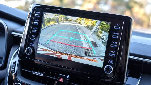 Камера заднего вида доступна раньше, чем парктроники