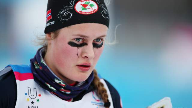 Спортсменка из Норвегии Марит Мелби Якобсен во время спринта на соревнованиях по ориентированию на лыжах среди женщин