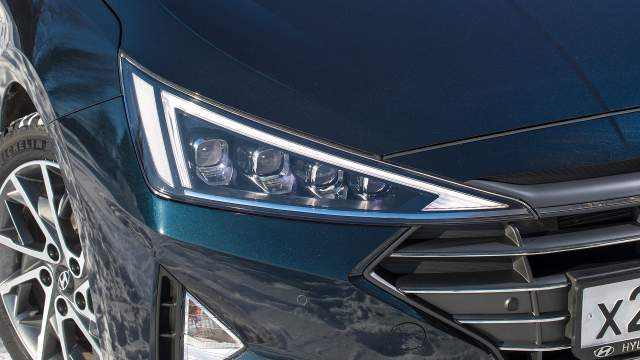 Полностью светодиодные фары — особенность максимальной комплектации Elegance