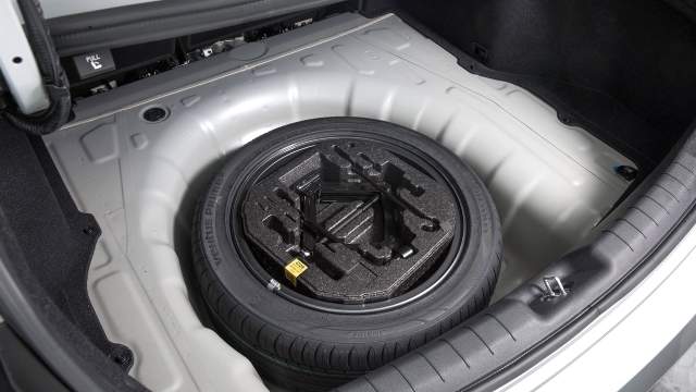 Докаткой комплектуется только базовый седан, у остальных машин она полноразмерная