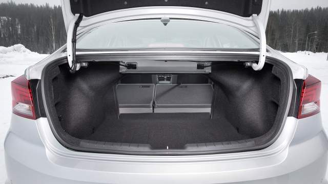 Сиденья складывают из багнажника. Объем отделения — 458 литров
