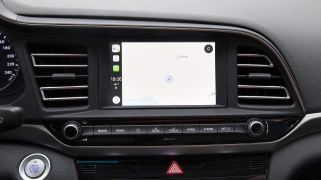 На экран мультимедийной системы можно вывести гугл-карты со смартфона