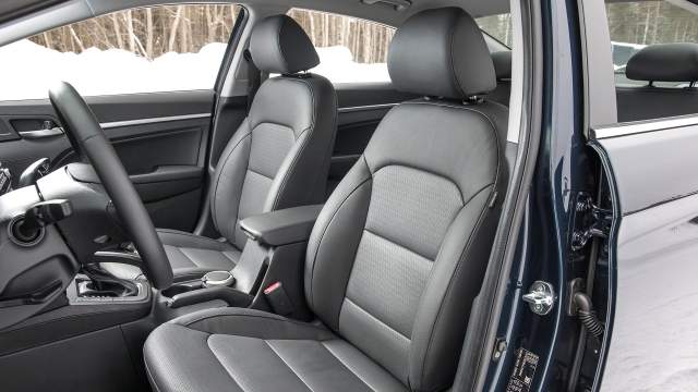 Кожаный салон доступен в пакете Style...