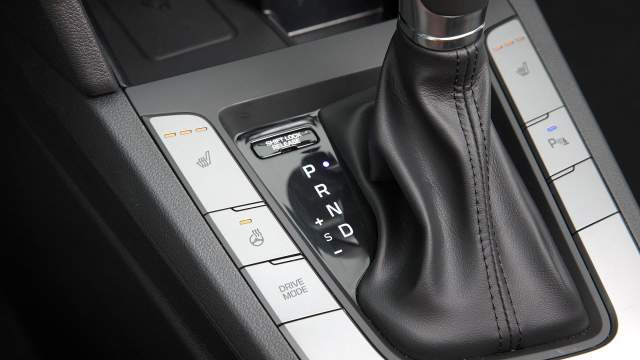 Клавиша Drive Mode есть только у 2-литровых машин, она переключает ездовые режимы