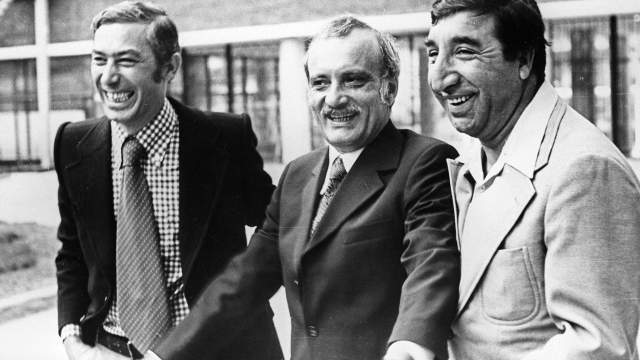 Х Московский международный кинофестиваль. Кинорежиссер, народный артист РСФСР Георгий Данелия (в центре) с исполнителями главных ролей в фильме "Мимино" заслуженным артистом Грузинской ССР Вахтангом Кикабидзе (слева) и народным артистом Армянской ССР Фрунзиком Мкртчяном