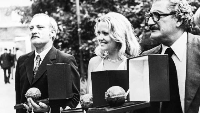 Золотые призеры Х Московского международного кинофестиваля (слева направо): режиссер Георгий Данелия (СССР), киноактриса Агнес Банфалви (Венгрия) и режиссер Хуан Антонио Бардем (Испания)