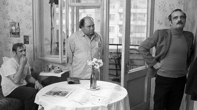 Леонид Куравлев в роли Афони, Евгений Леонов в роли Коли и Георгий Данелия на съемочной площадке фильма «Афоня»