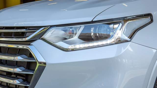 В максимальной комплектации биксеноновые фары Chevrolet переключаются автоматически с ближнего на дальний