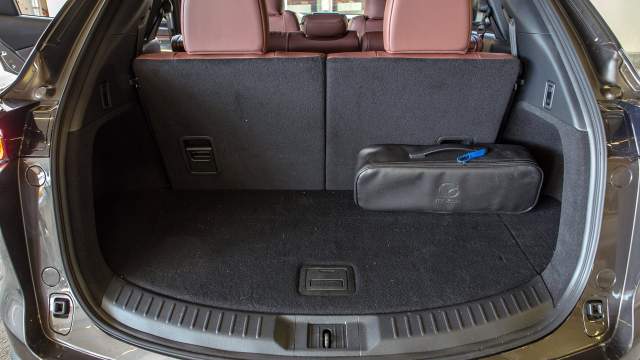 Объем багажника в 7-местном варианте — 408 л, в 5-местном — 1082 л, а в двухместном — 2016 л