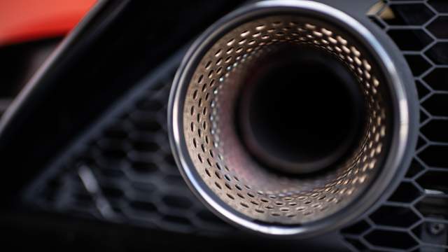 Новая система выпуска очень громкая и очень горячая