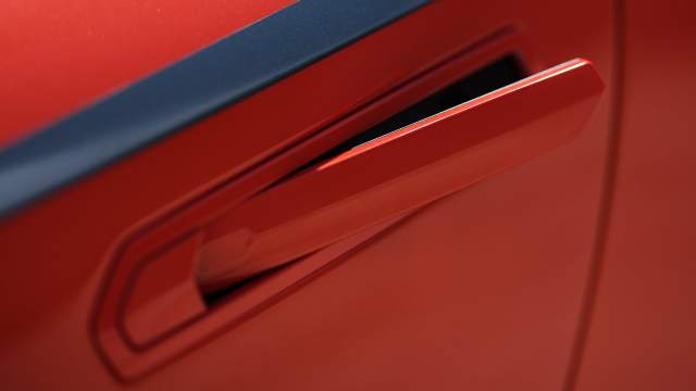 Ручки спрятаны в дверях