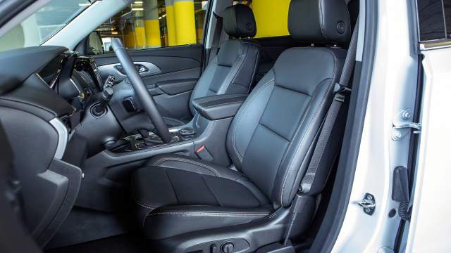 Передние сиденья снабжены не только подогревом, но и вентиляцией