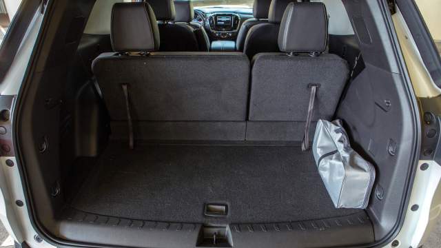 Объем багажника в 7-местном варианте — 651 л, в 4-местном — 1645 л, а в двухместном — 2781 л