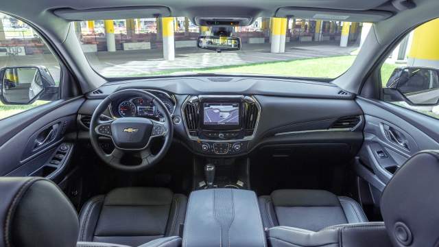 В салоне Traverse многовато жесткого пластика