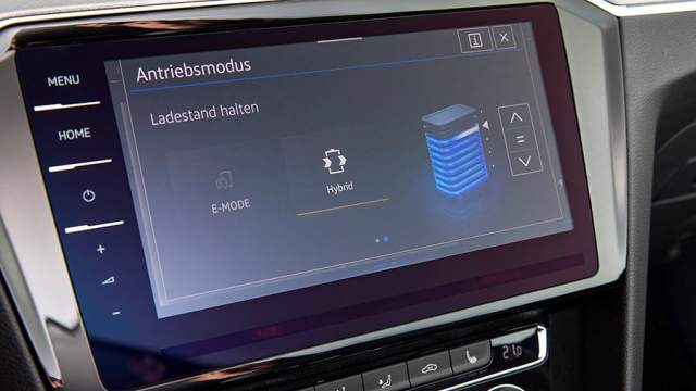 В меню можно задать уровень разряда батареи