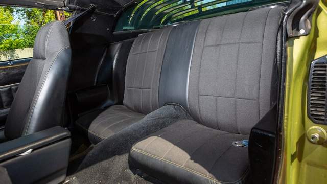 Сзади тесно и темно