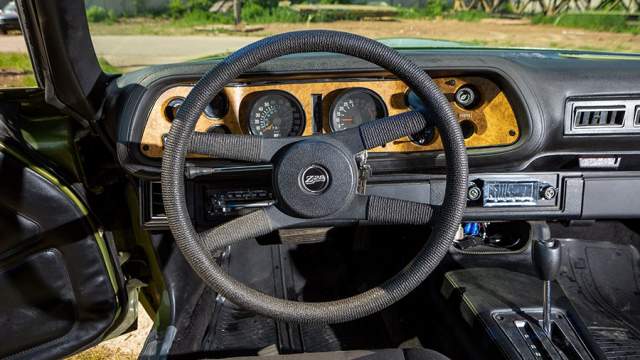 Хардкорная версия Z28 постепенно обзавелась кондиционером и «автоматом»