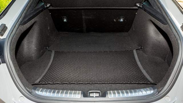 Объем багажника — 660 л, со сложенными спинками задних сидений получится 1158 литров