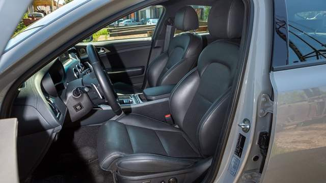 У передних сидений множество регулировок