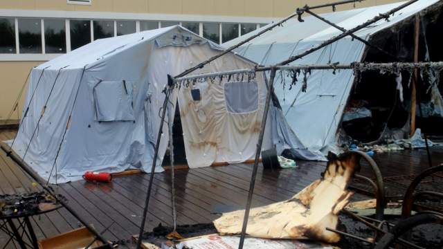 Последствия пожара в палаточном городке