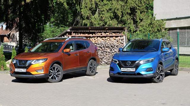 Обновленные модели легко отличить по массивным хромированным «клювам» на решетках радиатора