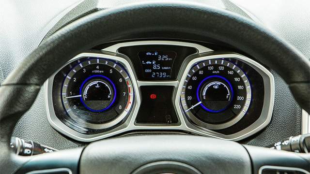 Приборы пылают синим...